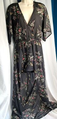 Stiletto's Floral Short  Sleeve Floral Hi-Lo Maxi Romper Dress Size Medium Black